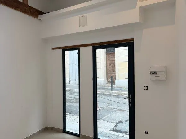 Local commercial / bureau 14m² refait à neuf - Marseille 1er