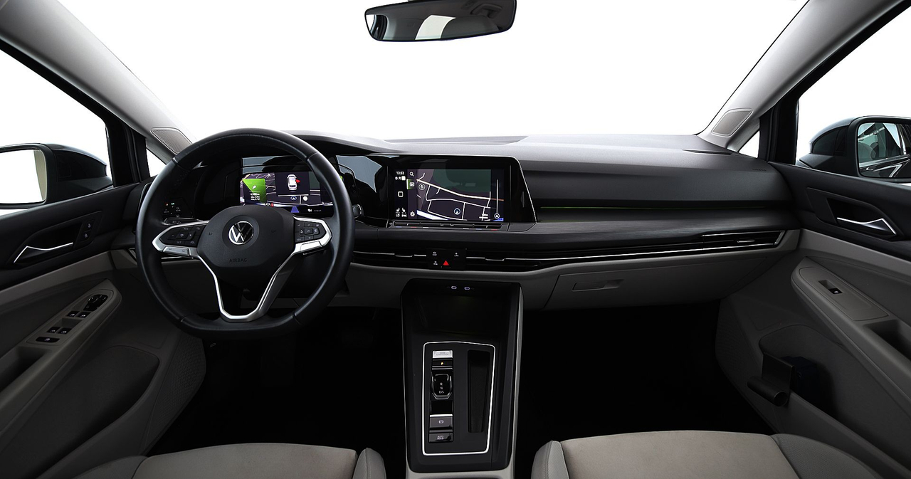 Volkswagen Golf 8 SW — photo 16