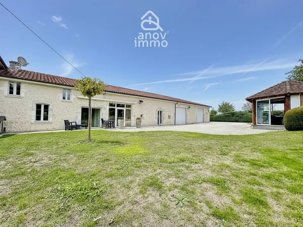Grange rénovée avec goût 173 m2 habitables, 100 m2 de dépe