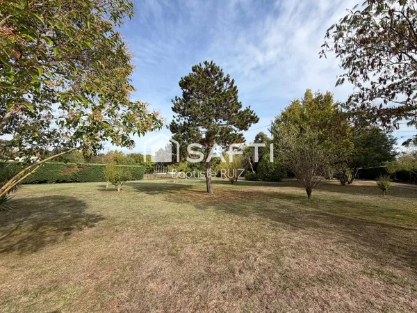 Magnifique terrain à Lacourt St Pierre de 1330m2