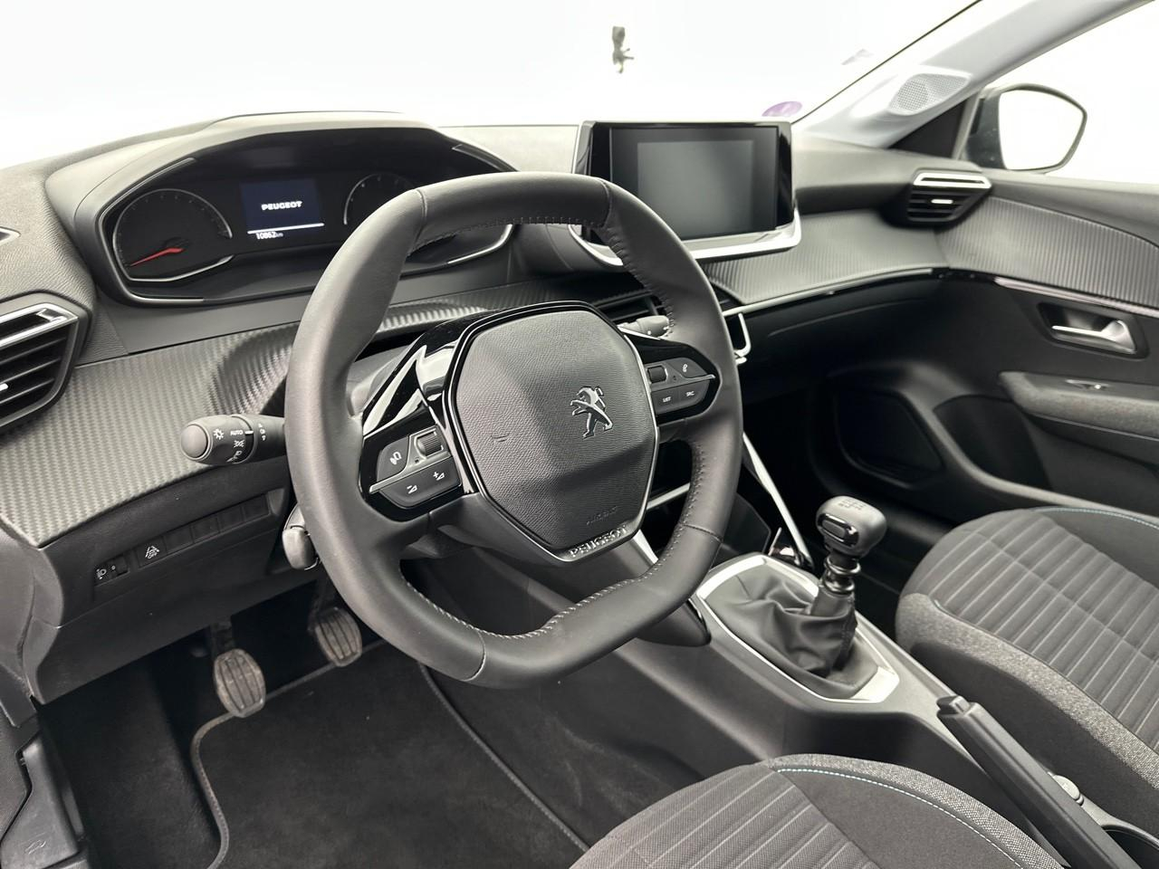 Peugeot 208 puretech 100 s&s bvm6 style — photo 8