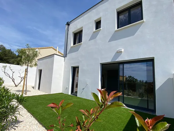 Villa type 4 contemporaine lumineuse avec jardin et garage privatif