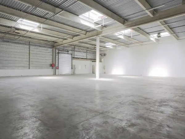 Local d'activité 1070 m²