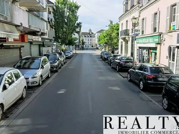 Local commercial 174 m²