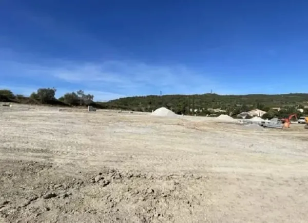 Terrain 704 m²
