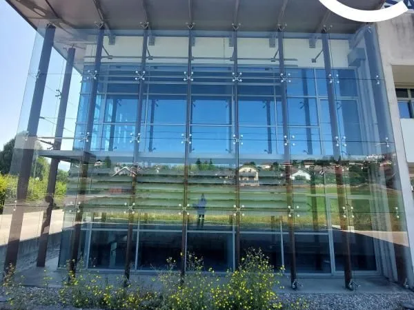 Local commercial 1 637 m²