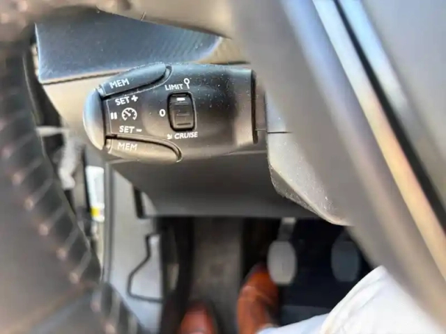 Peugeot 2008 puretech 100 s&amp;s bvm6 — photo 19