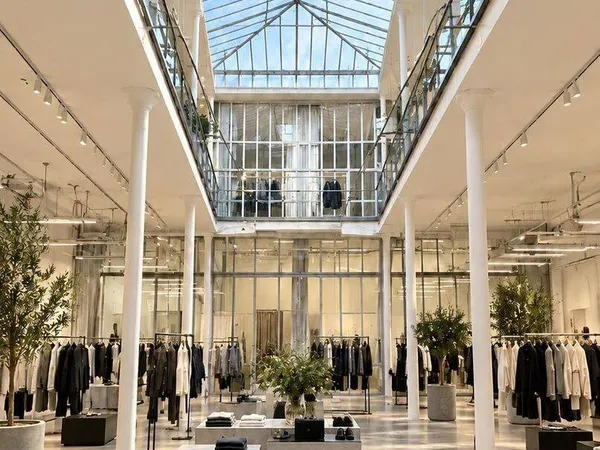 Bureaux 597 m²