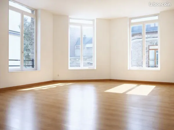 ELBEUF-Loue grand T3 60 m² rénové proche Mairie CCI