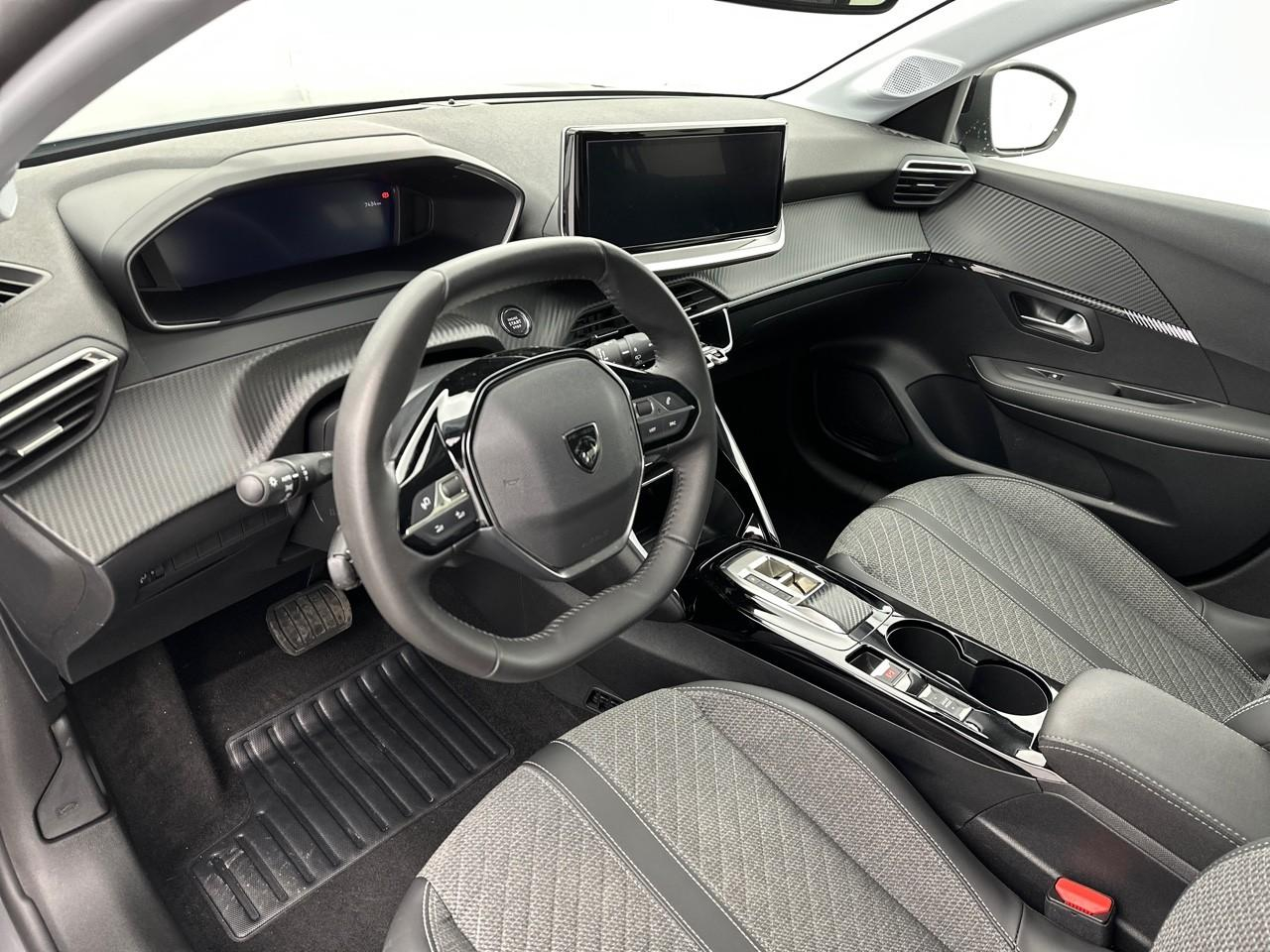 Peugeot 208 electrique 54 kwh 156ch allure — photo 8