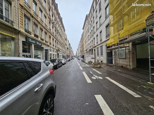 Commerce habillement/textile 450 m²