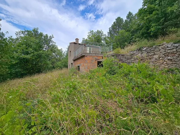 EXCLUSIVITÉ - Terrain de loisirs avec mazet et vue panoramique - Graissessac (34260)