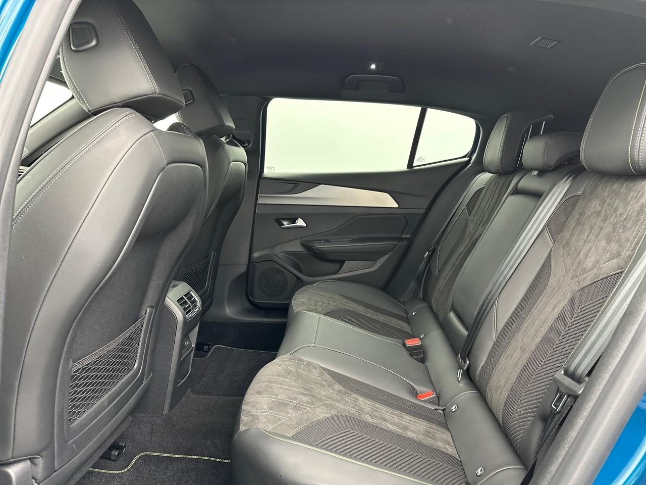 Peugeot 408 hybrid 145 e-dcs6 gt — photo 13