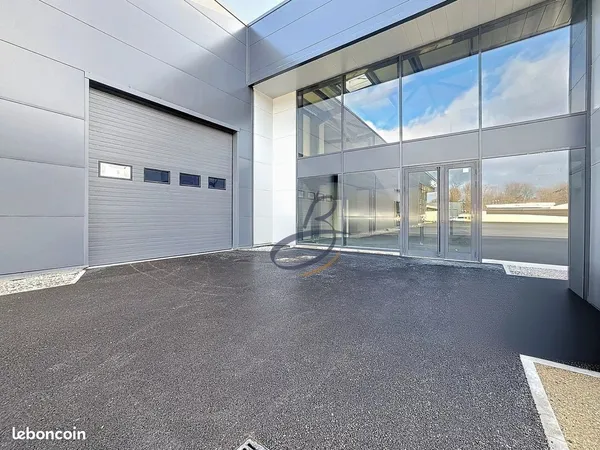 Local 417 m² Bourgoin-Jallieu