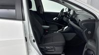 Toyota Yaris 116h Design 5p MY22 — photo 15