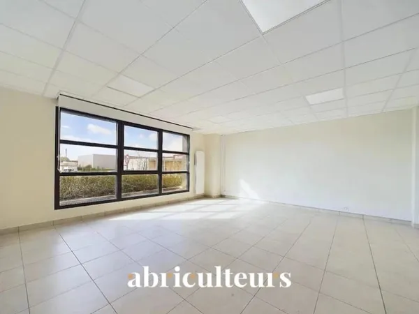 Local 720 m²