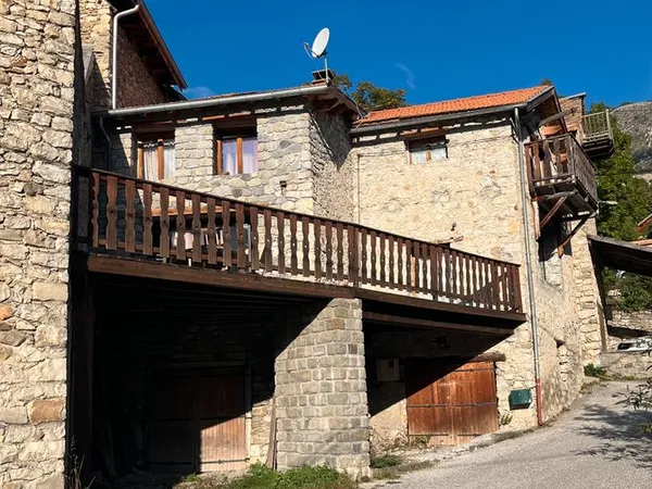 Belle maison de village en pierre