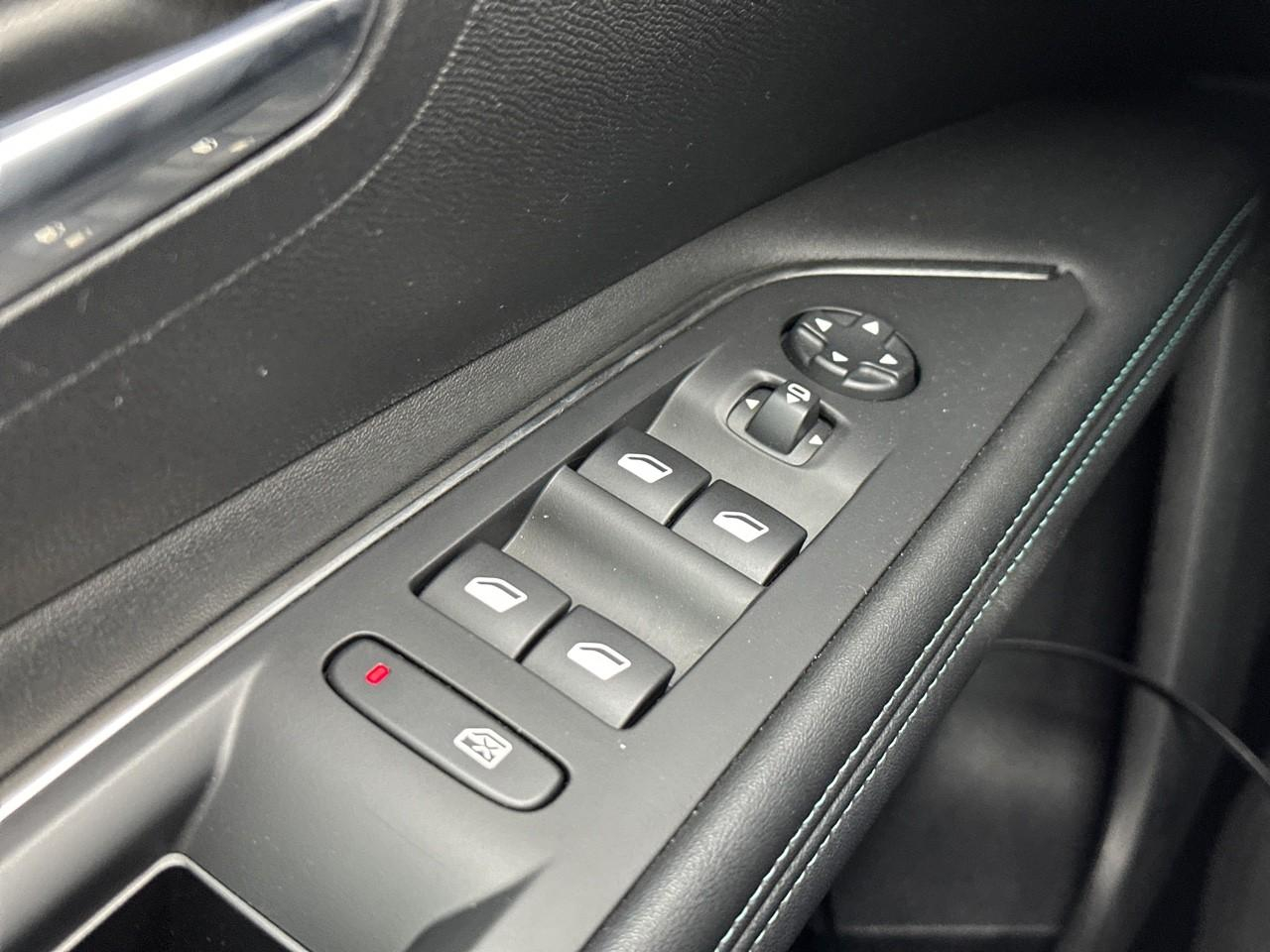 Peugeot 3008 puretech 130ch s&s eat8 allure pack — photo 16