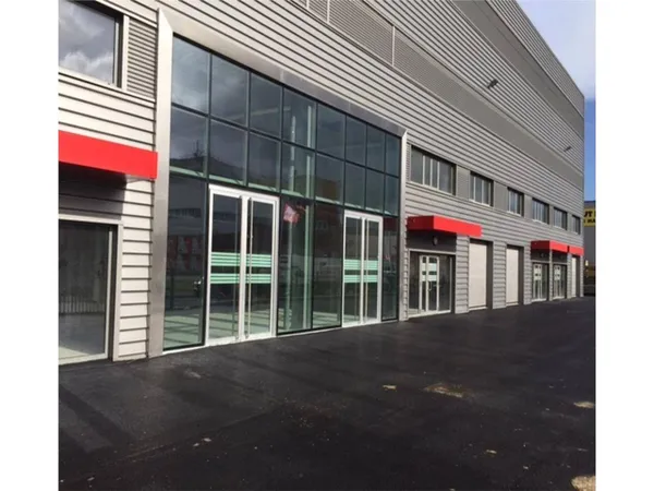 Local d'activité 740 m²