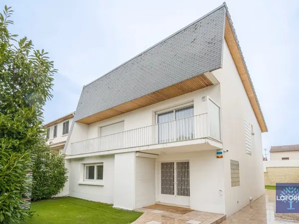 Maison 8 pièces 190 m²
