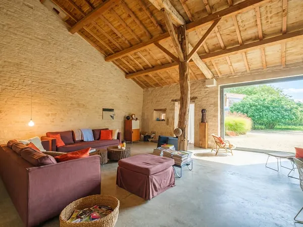 Épure minérale et studio indépendant pour cette réhabilitation d'architecte
