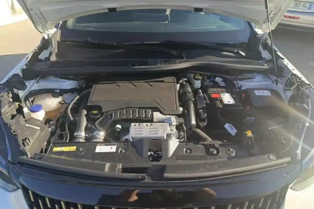 Peugeot 2008 puretech 130 s&amp;s eat8 — photo 16