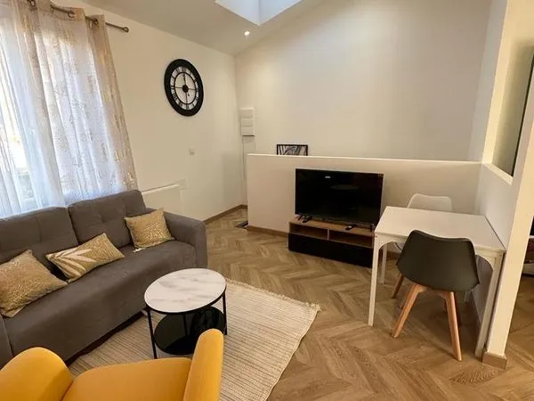 À louer - Superbe T2 entièrement rénové - Rue de Strasbourg - Disponible à partir du 15 août