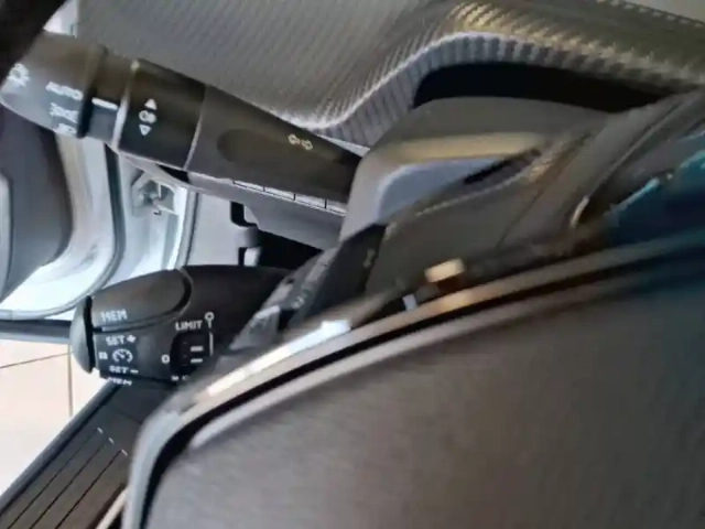 Peugeot 2008 hybrid 145 e-dcs6 — photo 15