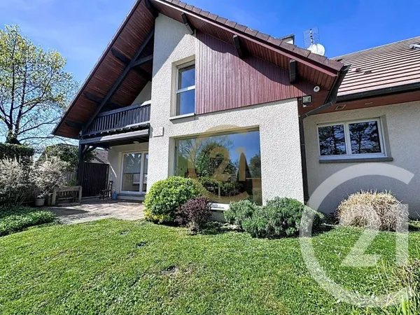 Maison 9 pièces 218 m²