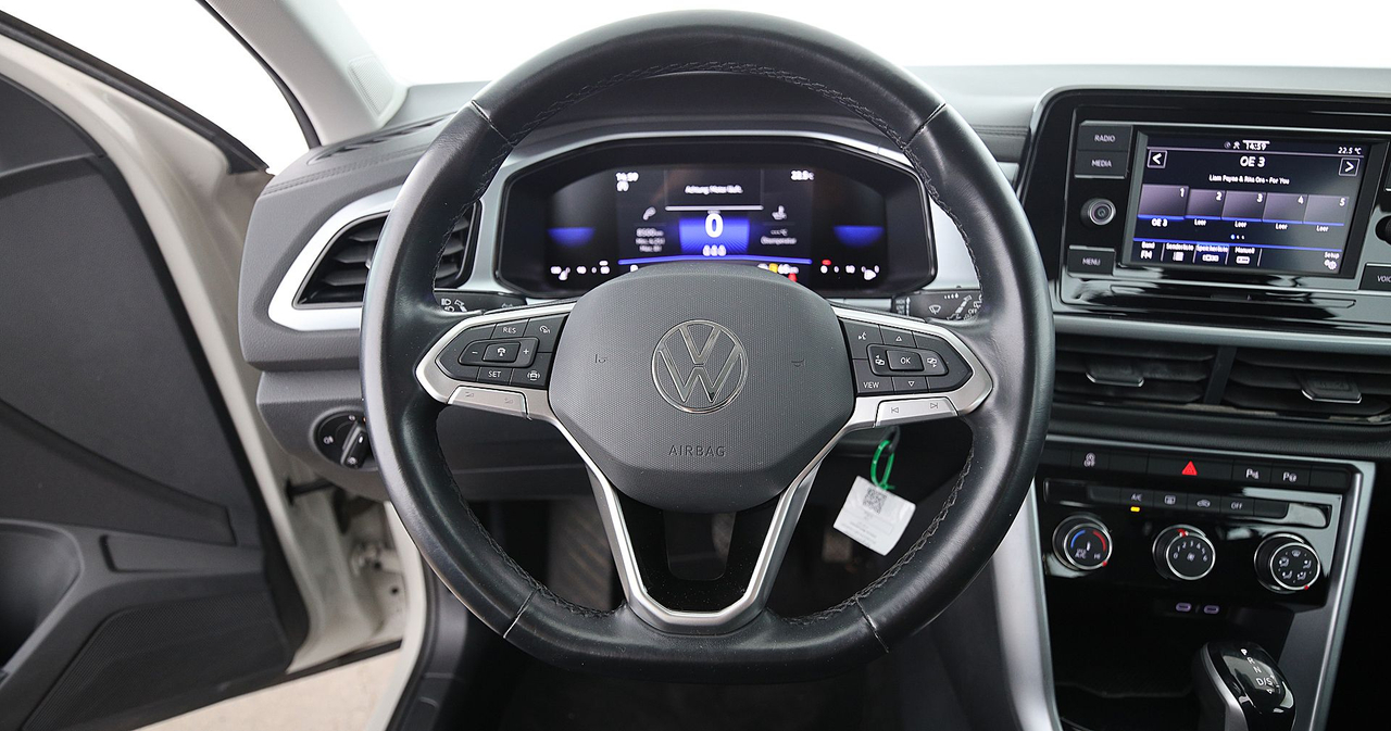 Volkswagen T-Roc — photo 28