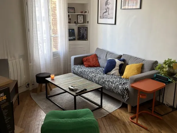 Appartement 2 pièces chaleureux, lumineux et entièrement meublé