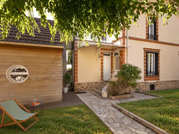 Maison en plein coeur de ville à 3 min à pied du RER