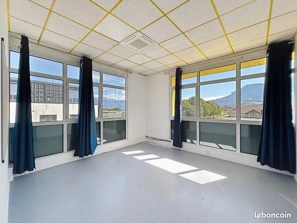 Bureaux 168 m² Porte-de-Savoie