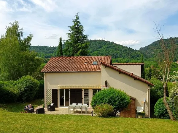 Ceyrat Fontimbert - Maison familiale rénovée de 140m², jardin et grand sous-sol complet