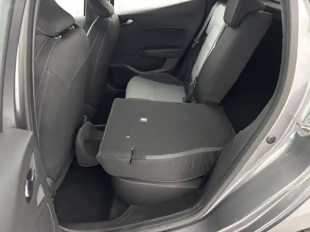 Renault Clio blue dci 100 ch — photo 30
