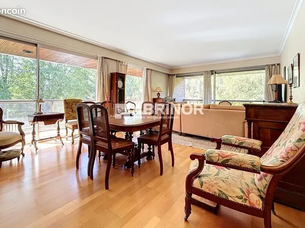Bureau 5 pièces 126 m²