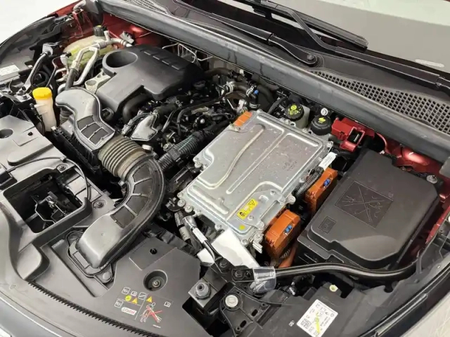 Renault Captur e-tech 145 - 21 — photo 36