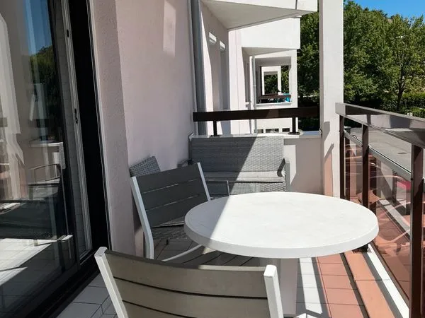 Bel apt meublé neuf, balcon