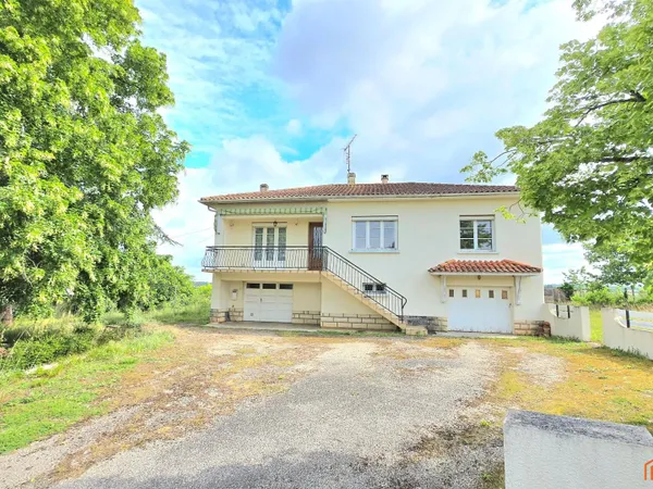 Grande maison de campagne et dépendance proche toutes commodités