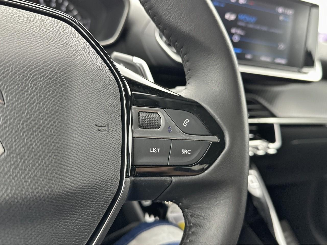 Peugeot 208 puretech 100 s&s eat8 style — photo 20