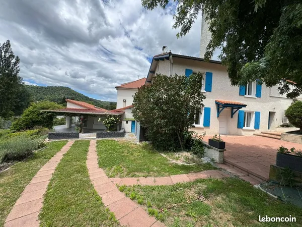 Maison + dépendance 172 M2 11 pièces