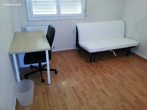 Chambre équipée - colocation de 4 garçons