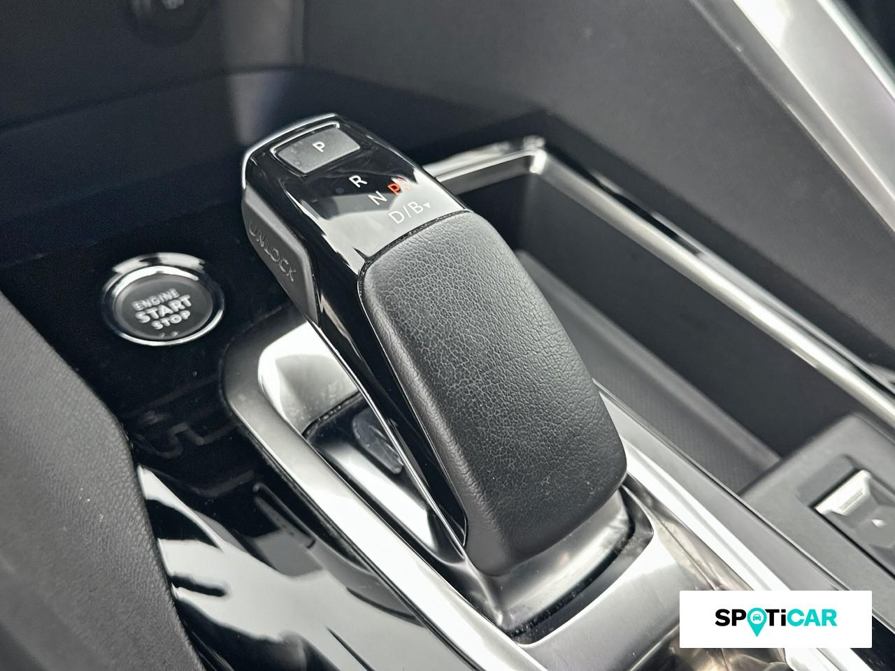 Peugeot 3008 plug-in hybrid4 300ch gt e-eat8 — photo 14