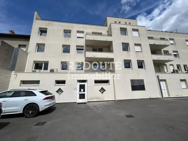 À VENDRE - Ensemble de bureaux d'environ 350 m² avec parkings privatifs - REIMS