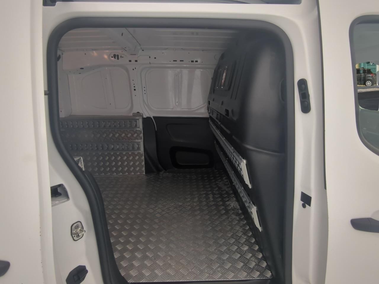 Citroën Berlingo van m 650 bluehdi 100 s&s bvm5 driver — photo 10