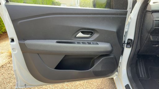 Dacia Sandero TCE 90 auto - Journey – 2025 – 2828 km – Essence – Boîte Automatique — photo 44