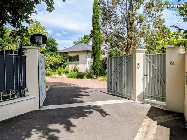 Particulier vend Maison 9 pièces 200m2
