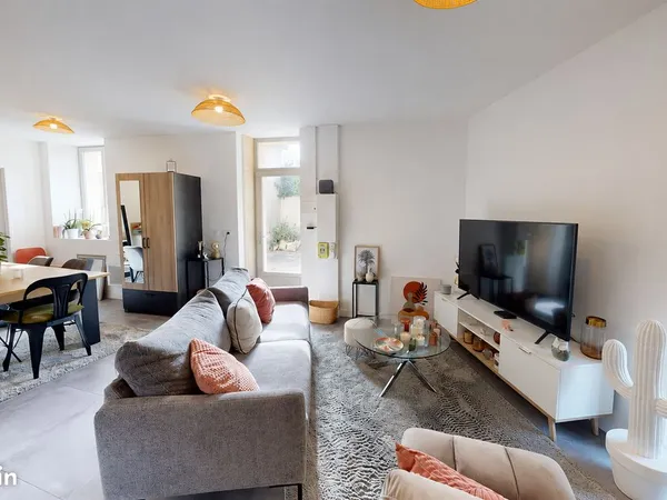 Location appartement T3 avec cour
