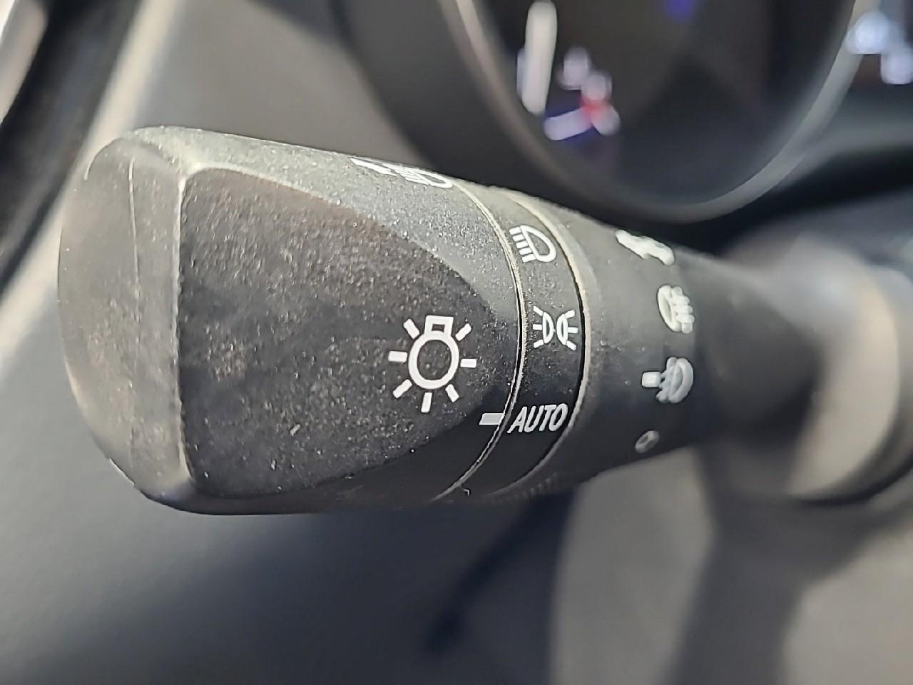 Toyota C-Hr hybride 1.8l edition — photo 24