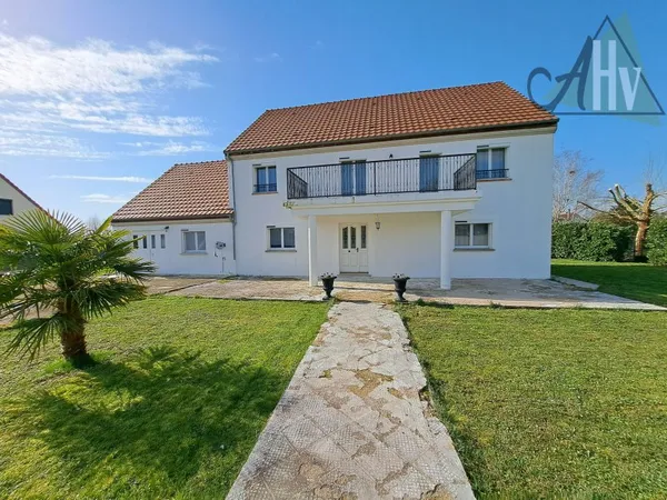 Proche St Florentin (89) - Grande maison familiale rénovée a